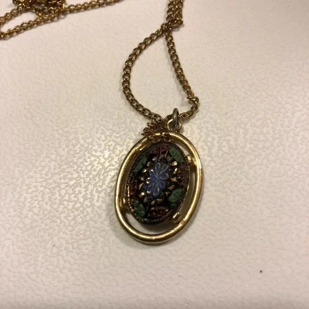 Beautiful necklace with unique maybe vintage pendant